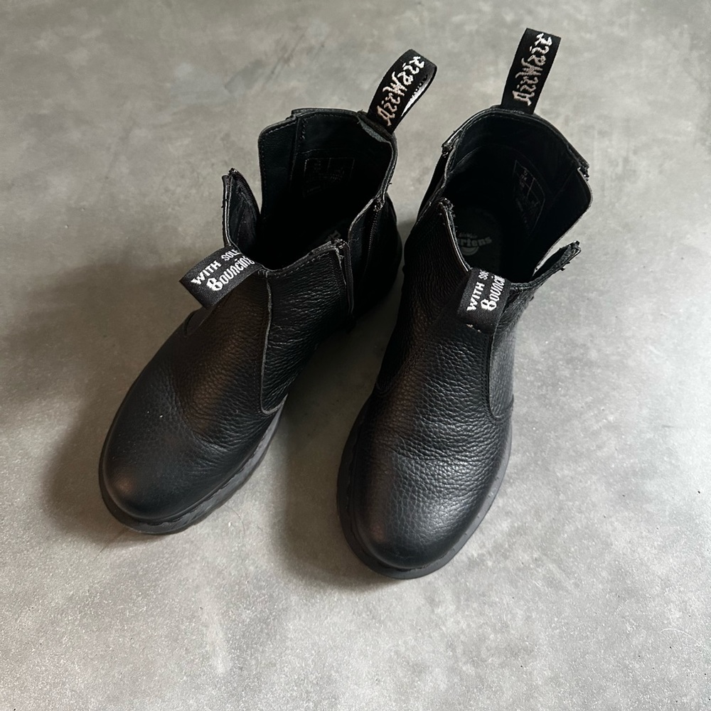 Dr. Martens 7.5 Chelsea black boots
